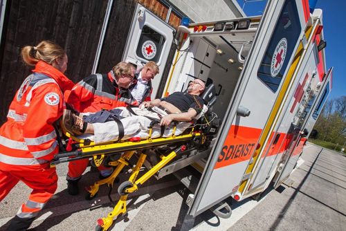 Menschen Helfen Im Rettungswagen Brk Meldungen